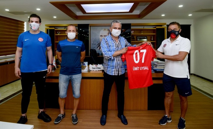 Muratpaşa Belediyesi’nden Antalyaspor’a Destek Sürüyor