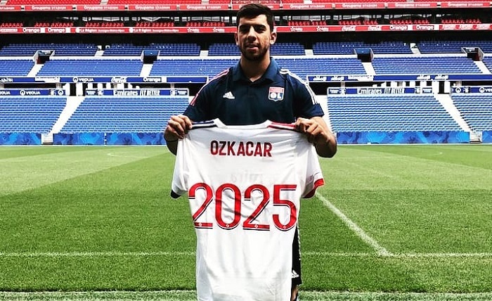Cenk: “Antalyaspor Beni İstedi”