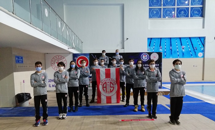 Yüzme Takımından 7 Günde 7 Türkiye Rekoru