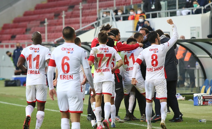 Antalyaspor Altı Haftadır Kaybetmiyor