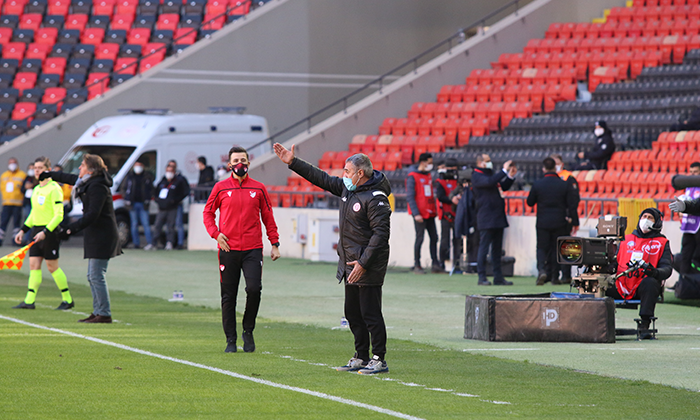 Yanal: “Savunmayı Kazanmak İçin Yapıyoruz”