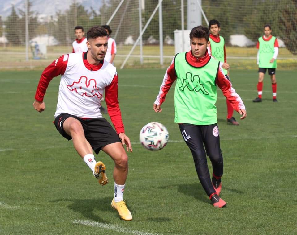 Ufuk ve Bahadır Çalışmalarına Devam Ediyor