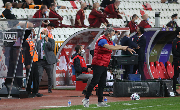 Yanal: “Kötü Bir Dönem Yaşıyoruz”