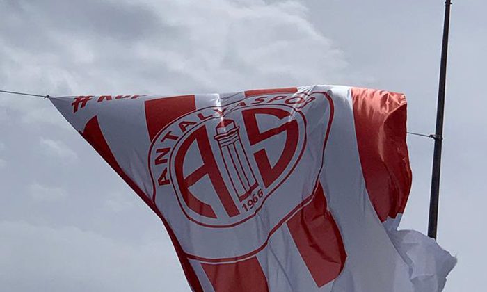 Bayrak Kampanyasına Sekiz Belediyeden Destek