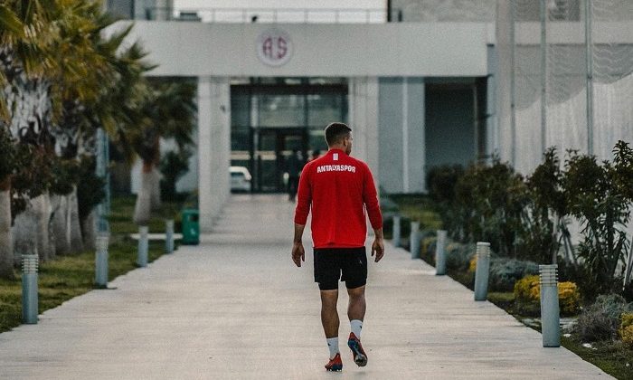 Podolski’den Yönetime Göndermeli Veda