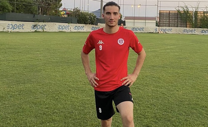 Antalyaspor Genç Futbolcuyu Transfer Etti