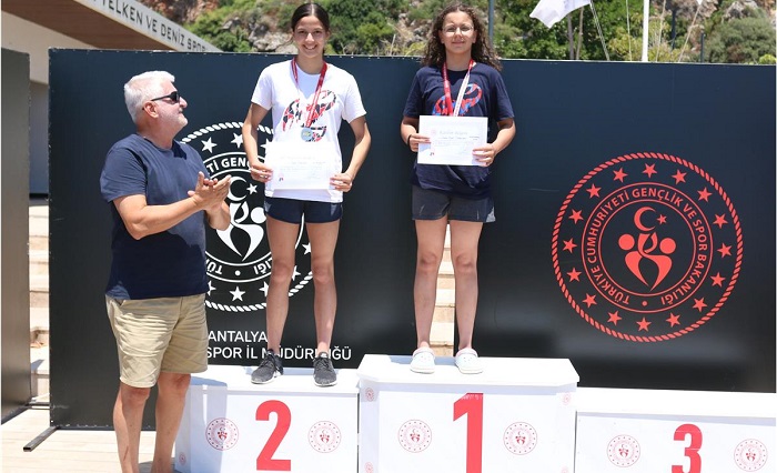 Sporcular Kabotaj Bayramı İçin Kulaç Attı