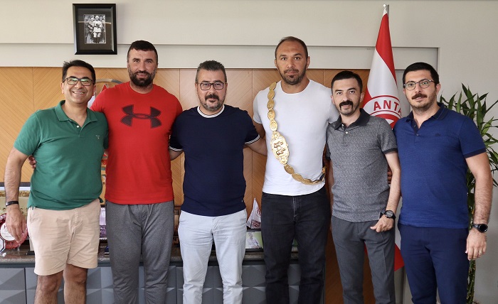 Başpehlivan Gürbüz’den Başkan Çetin’e Ziyaret