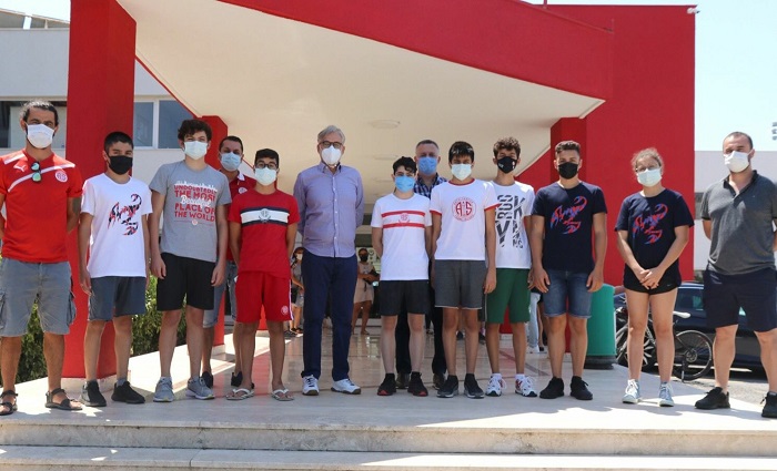 Yüzme Takımından Derneğe Ziyaret