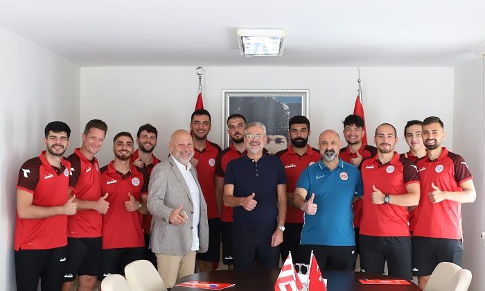 Hentbol Takımında İmzalar Tamamlandı