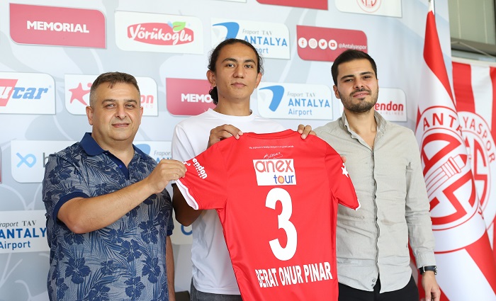 Berat Onur Pınar İmzaladı
