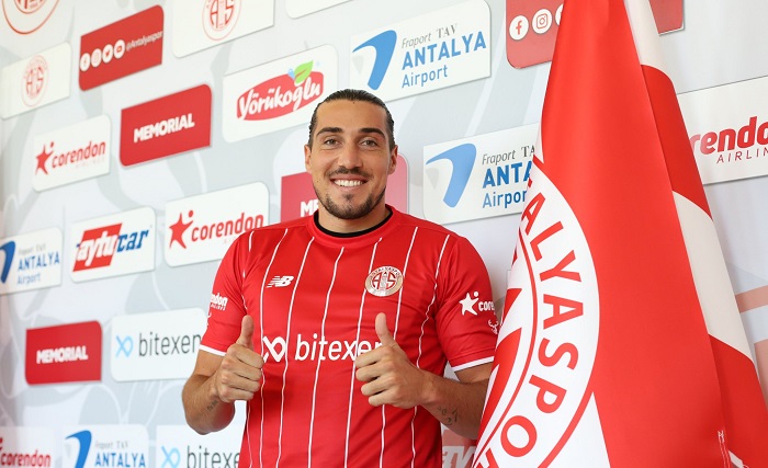 Enzo Crivelli İmzayı Attı