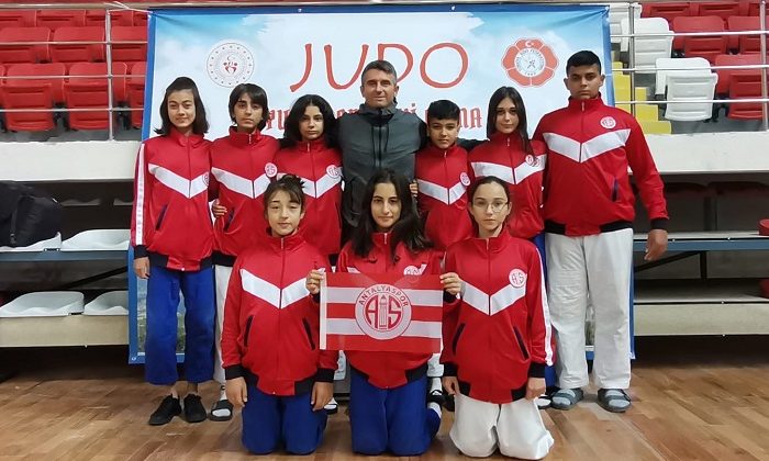 Judo Takımından Beş Madalya