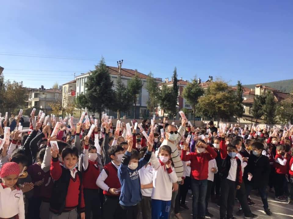 Kırtasiye Setlerinin Dağıtımına Başlandı