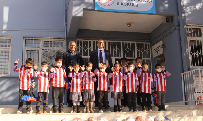 Başkan Böcek’ten 130 Öğrenciye Antalyaspor Forması