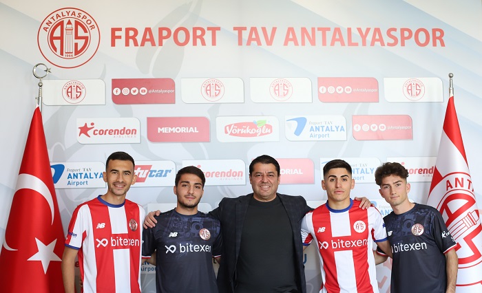 Genç Futbolculardan Beşer Yıllık İmza