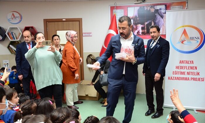 Kırtasiye Seti Dağıtımı Sürüyor