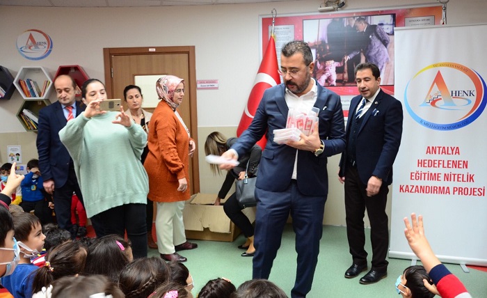 Kırtasiye Seti Dağıtımı Sürüyor