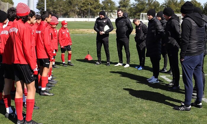 U13 Takımını Nuri Şahin Çalıştırdı