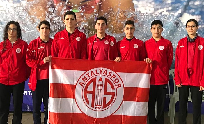 Antalyasporlu Yedi Yüzücü Federasyon Karmasında