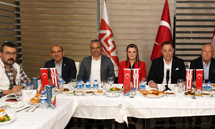 Antalyaspor Vakfı İftar Yemeğinde Buluştu