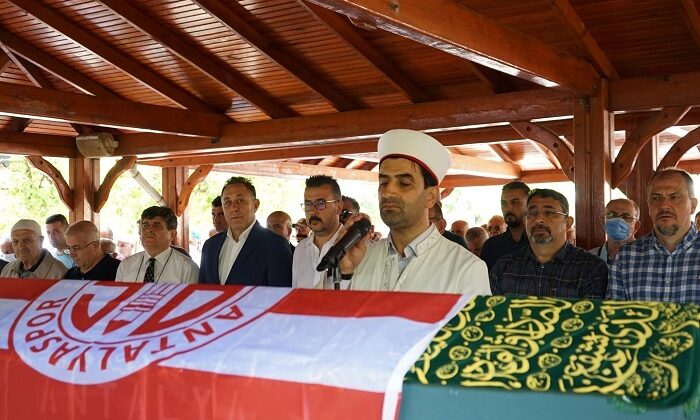 Akay Ekim Son Yolculuğuna Uğurlandı