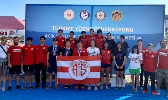 Kırmızı Beyazlı Kulaçlar Portekiz Biletini Aldı
