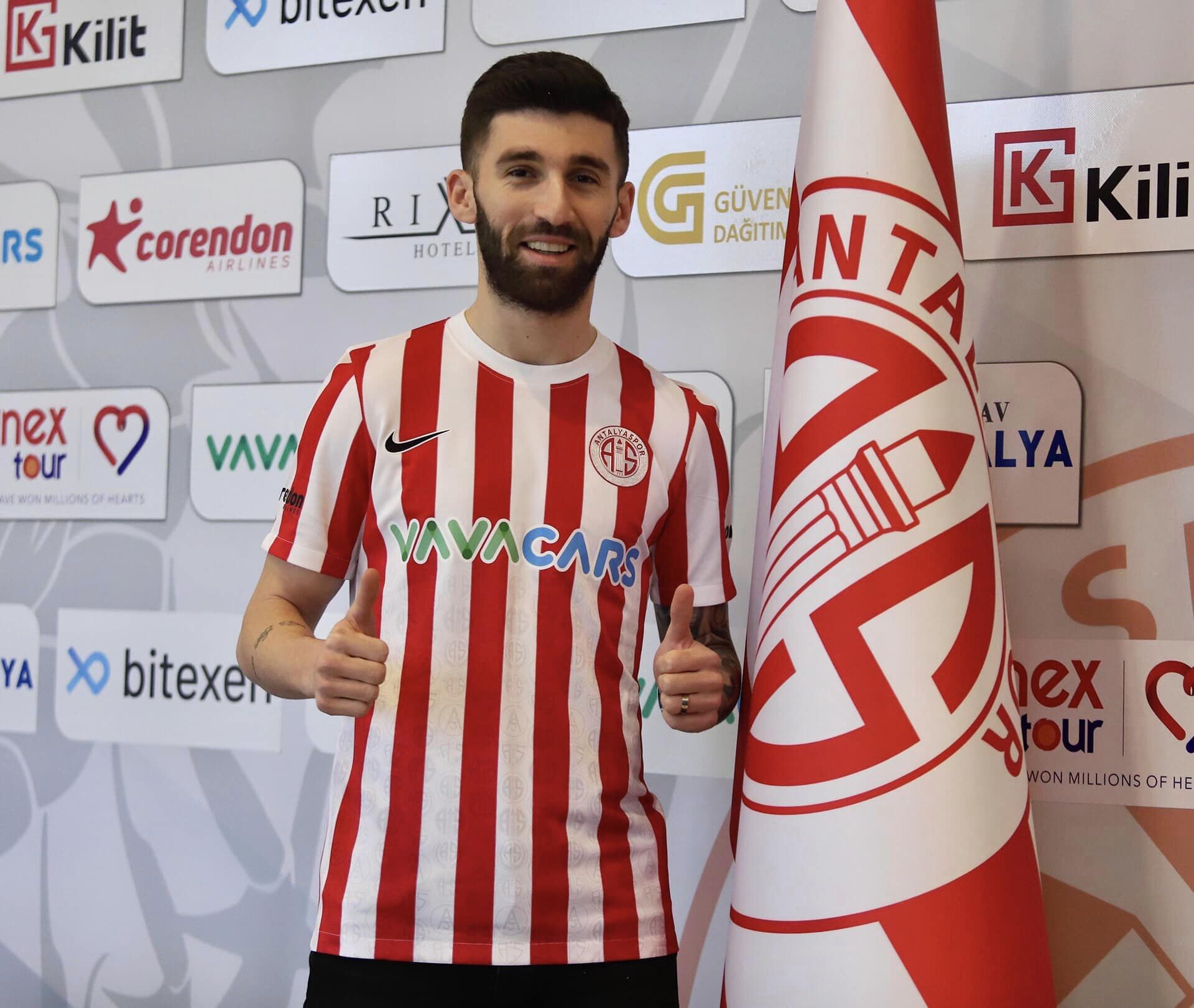Doğukan Sinik İmzayı Attı