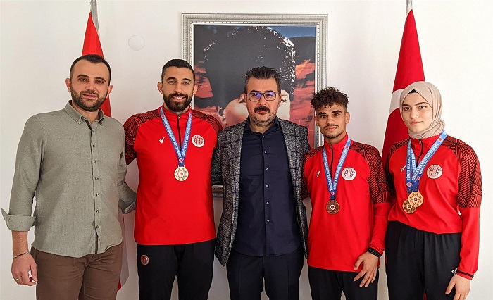 Şampiyon Sporculardan Altın Ziyaret