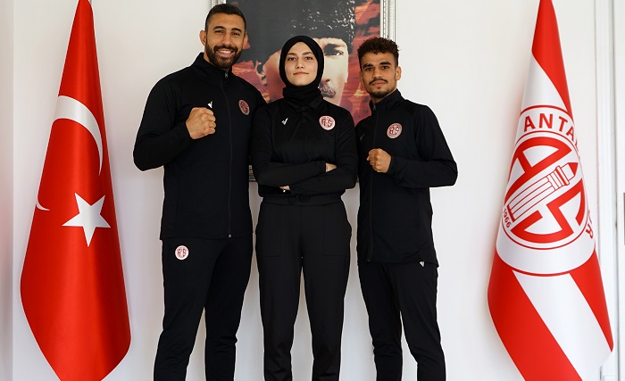Kick Boksörlerden Antalyaspor Kulübü’ne Ziyaret