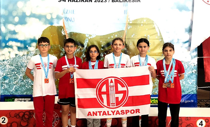 Minik Kulaçlar İlk Ulusal Yarışta Kürsüye Uzandı