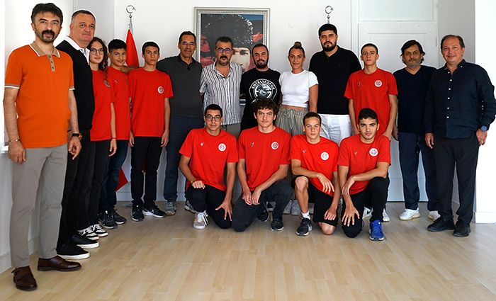 Başarılı Yüzücülerden Yönetime Ziyaret
