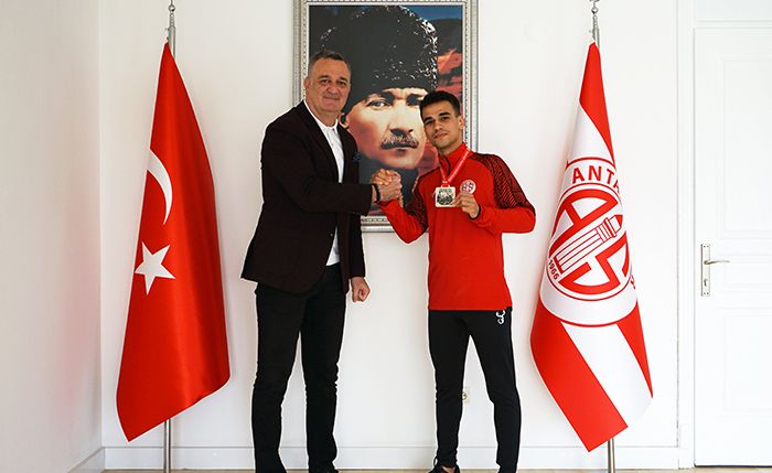 Başarılı Sporcudan Canıtez’e Ziyaret