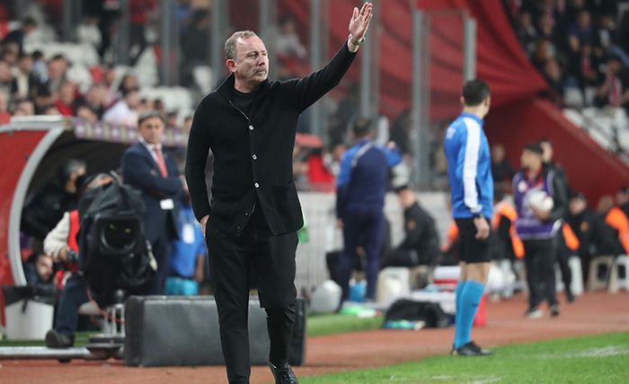 Sergen Yalçın: “Bir Puan İyi Duruyor”
