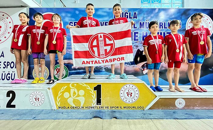Minik Kulaçlar Başarılarını Sürdürüyor
