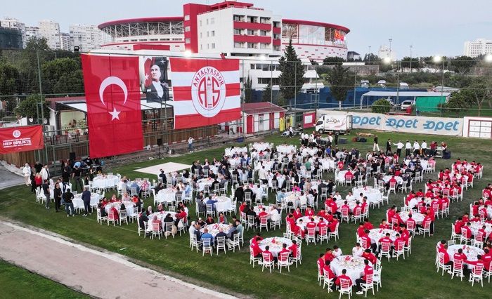 Antalyaspor Camiası İftar Yemeğinde Bir Araya Geldi