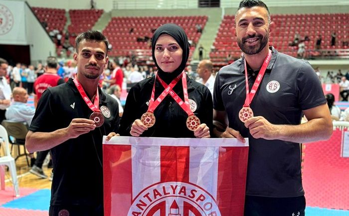 Kick Boksörlerden Konya’da Madalya Avı