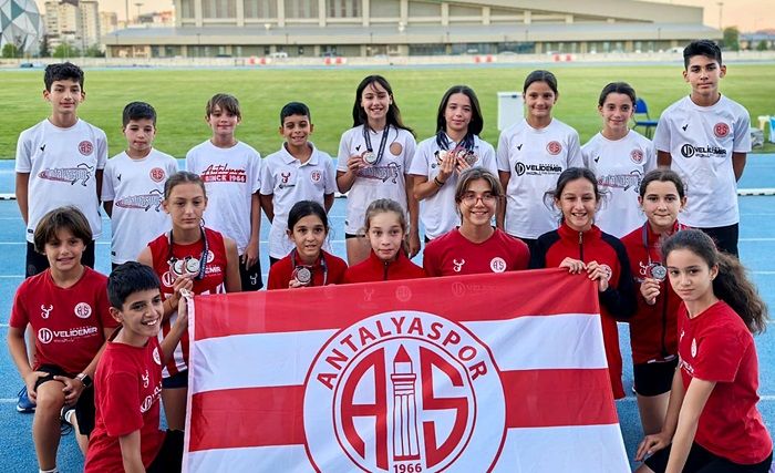 Atletizm Takımı Şampiyonadan 10 Madalya ile Döndü