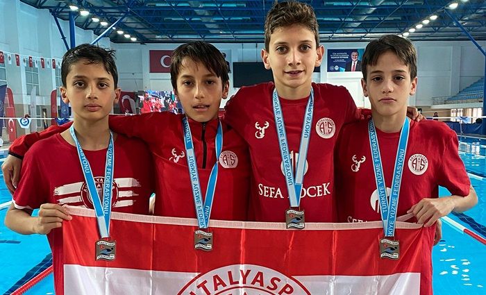 Yüzücülerden Bölgede Altı Birincilik