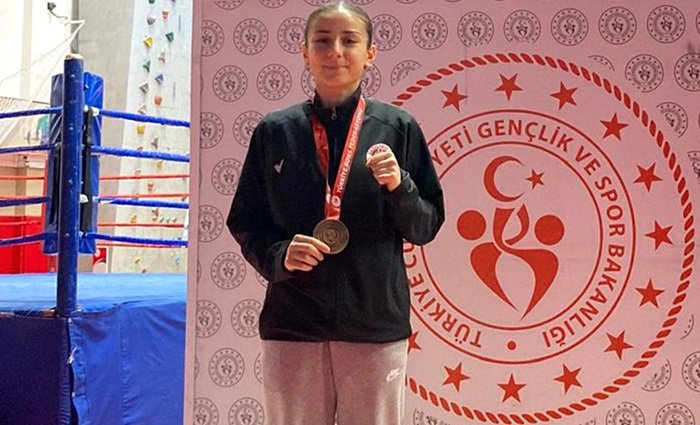 Antalyasporlu Boksörden Türkiye Üçüncülüğü