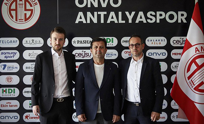 Nedim Yiğit İçin İmza Töreni Düzenlendi