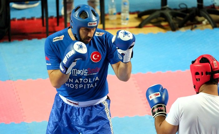 Kick Boksörler Dünyanın Zirvesinde