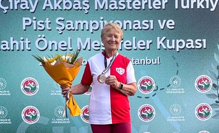 Master Atletten İki Altın ve Bir Rekor