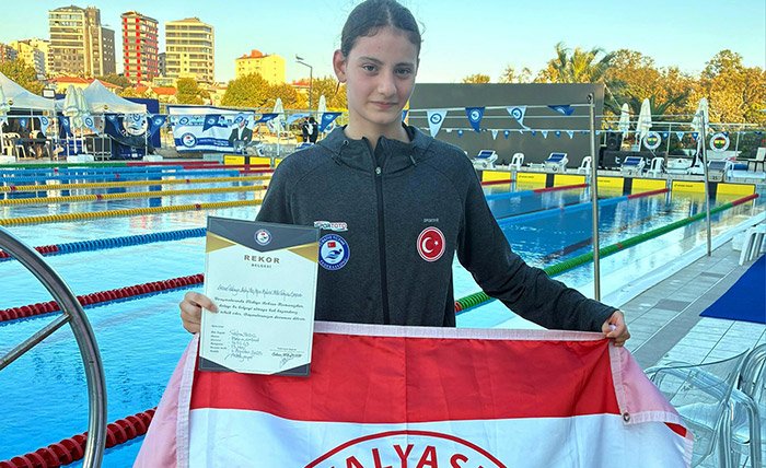 Başarılı Sporcu 13 Yaş Türkiye Rekorunu Kırdı