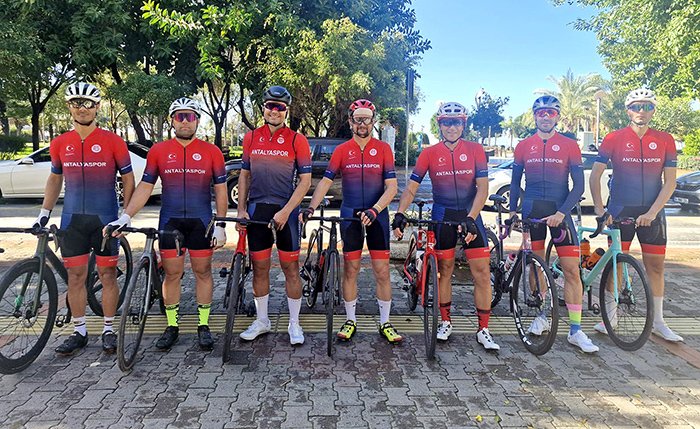 Bisikletçiler Türkiye Kupası Alanya Etabında Kürsüde