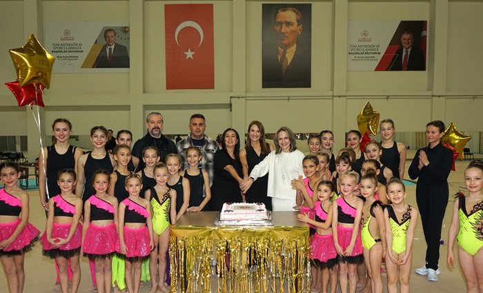 Cimnastikçilerden 2025’e Veda Gösterisi