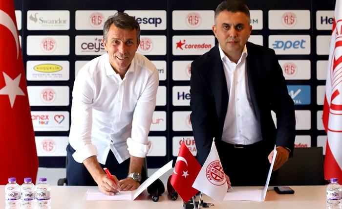 Antalyaspor, Bülent Korkmaz ile 1 Yıllık Sözleşme İmzaladı