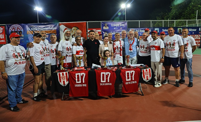Antalyaspor Efsaneleri Ayak Tenisinde Buluştu