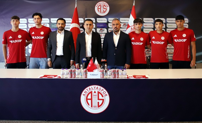 Beş Oyuncu Profesyonel Sözleşmeye İmza Attı