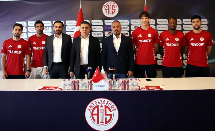 Yeni Transferler İçin İmza Töreni Düzenlendi